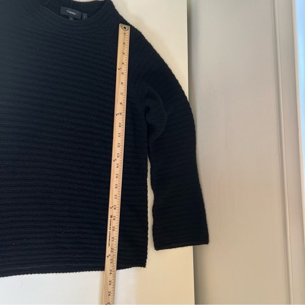 Theory Black Cashmere Sweater Horizontal Rib Size Small Minimalist Quiet Luxury - Picture 10 of 10